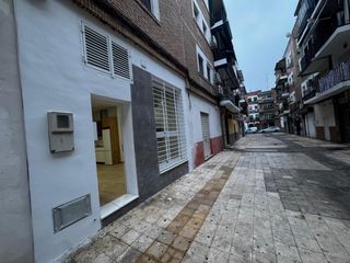 Lloguer Pis  Calle academico melendez 6. Exquisito piso nuevo en el corazón de levante, córdoba
