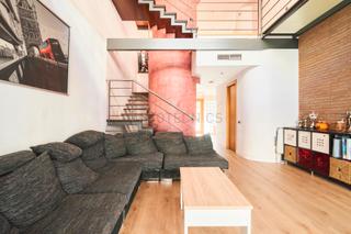 Casa aparellada  Carrer de girona. Espectacular casa de 5 plantas con todas las comodidades  y más!