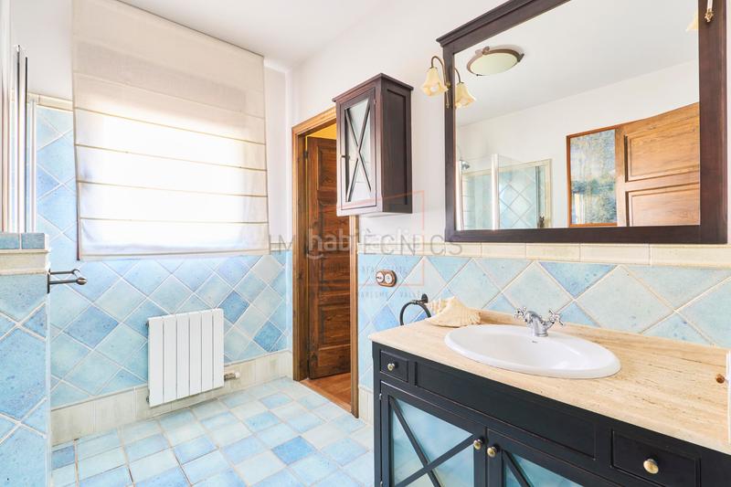 Foto da28a09d-5188-4881-8ab7-47b8c548f71e. Xalet amb xemeneia calefacció aparcament piscina a Argentona