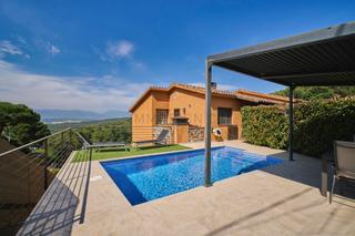 Maison à Vilanova del Vallès. Exclusiva casa aislada con piscina y vistas espectaculares en ca