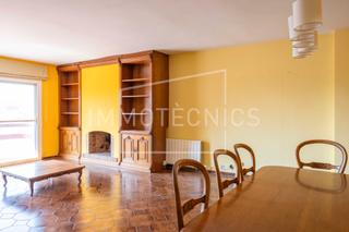 Piso  Carrer de joan prim. Exclusiva oportunidad piso de grandes dimensiones