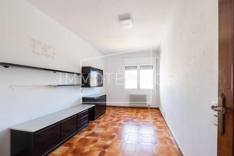 Foto a0a3a7ba-f3c0-44f0-b482-8a215ab85274. Pis amb xemeneia calefacció aparcament a Lledoner Granollers