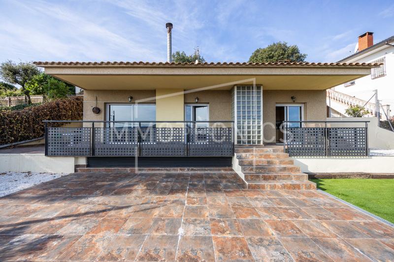 Foto 49209565-6c8f-4946-aa7d-b9b1173a3e5b. Casa exclusiva casa a cuatro vientos con vistas únicas a los cingles del bertí en Bigues i Riells del Fai