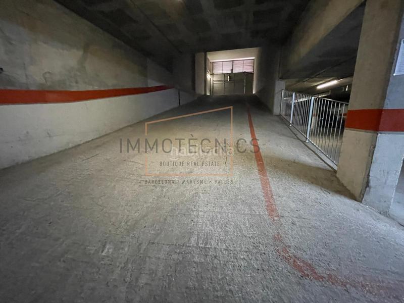 Foto 13067a1d-7f01-4500-9a4d-cb4c1271bbcd. Aparcament cotxe a carrer de ponent 92 a Hostal Granollers