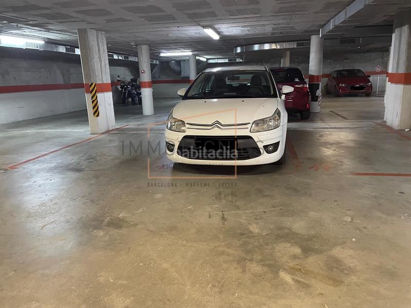 Foto 21da047e-e81d-46b4-abb6-ccc295f0d64e. Aparcament cotxe a carrer de ponent 92 a Hostal Granollers