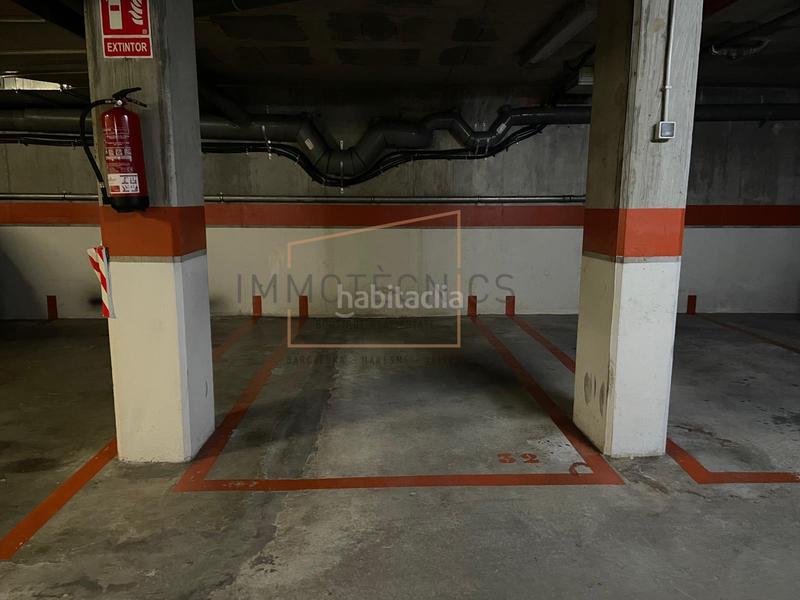 Foto 3a24e897-c35f-46bf-b279-383a4dd5d2c3. Aparcament cotxe a carrer de ponent 92 a Hostal Granollers