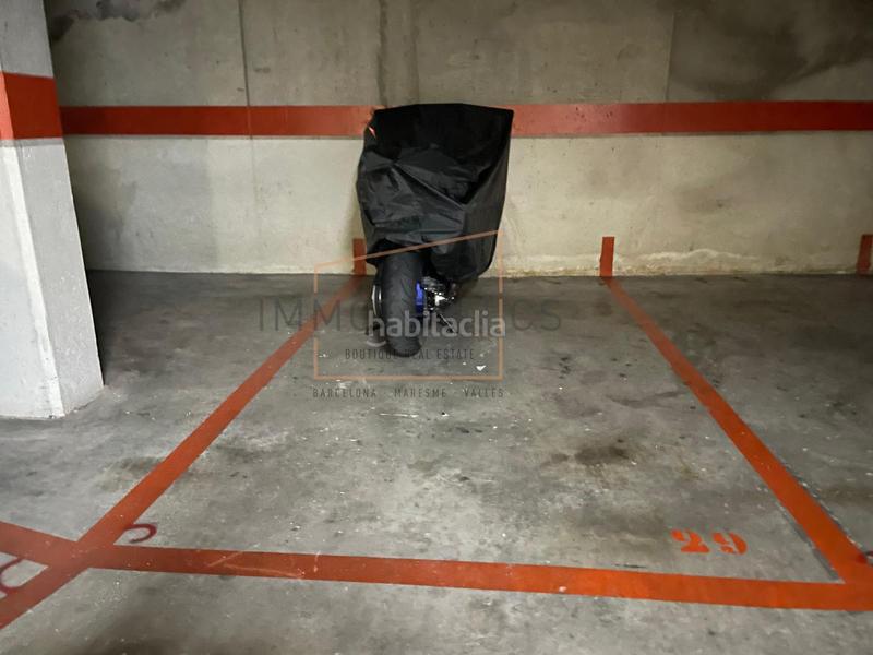 Foto 53f952ea-2f5f-4f0c-be08-f0d3f1d4513b. Aparcament cotxe a carrer de ponent 92 a Hostal Granollers