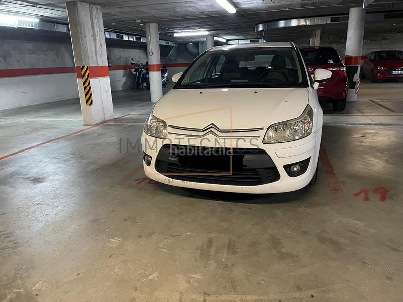 Foto ae012d1a-31ee-41dd-946c-7076295821a7. Aparcament cotxe a carrer de ponent 92 a Hostal Granollers