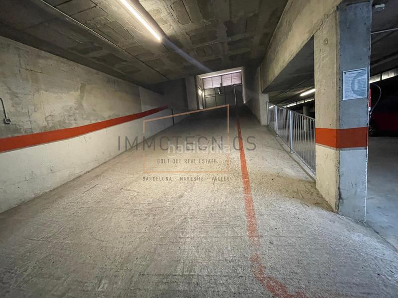 Foto e2150689-b954-4cdc-95e4-1d980c99f8e4. Aparcament cotxe a carrer de ponent 92 a Hostal Granollers