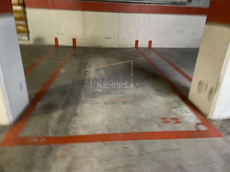 Foto eeb5834c-4084-42e8-a73b-d18b5c4f6e2e. Aparcament cotxe a carrer de ponent 92 a Hostal Granollers