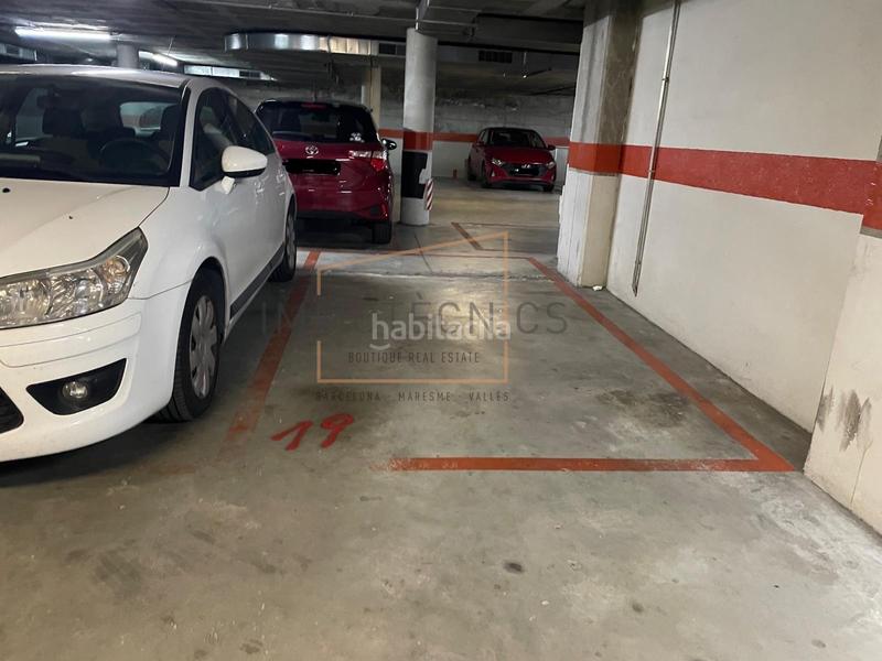 Foto ffa43a96-ad1a-44f4-8d56-fc7a8764fabd. Aparcament cotxe a carrer de ponent 92 a Hostal Granollers