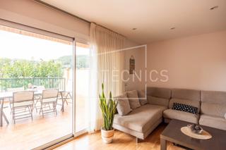 House  Carrer d' anna mogas. Casa grande y con exterior en pleno centro de bigues