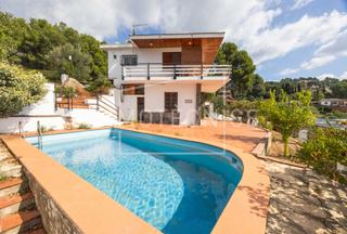 Casa  Carrer cam de can quintanes. Espectacular casa familiar con vistas impresionantes en riells d