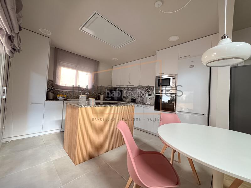 Foto b63d213b-43ff-46d6-9958-c5bab40e3b4d. Haus mit parking in Lliçà d´Amunt