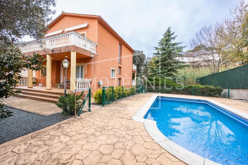 Foto cb688465-4a55-424f-8fb7-c0b3de06e566. Casa amb calefacció aparcament piscina a Cànoves i Samalús