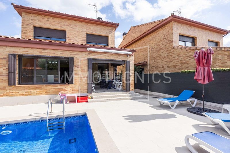 Foto 9845d0c5-9e46-42c9-8fa9-e0a4efeffbbe. Xalet amb calefacció aparcament piscina a Can Moré - Santa Anna - Can Feliu de Merola Pineda de Mar