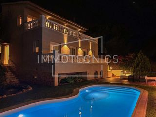 Chalet à Calle pl6 parc de calella. josep gallart 83. Casa a 4 vientos con vistas al mar en calella de mar