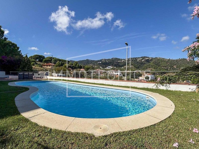 Foto 370540b0-aa13-4efb-8ec0-94cfcb23cf2a. Chalet dans calle pl6 parc de Calella. josep gallart 83 dans Calella
