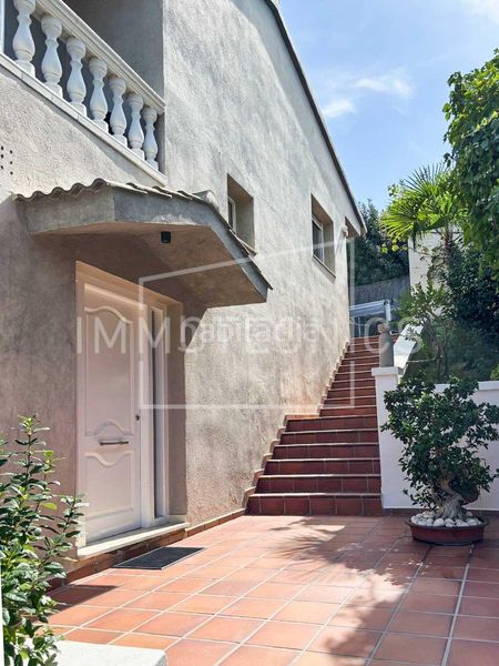 Foto cbc68382-09ad-4bc2-a5d8-b473d7cbb8b5. Chalet dans calle pl6 parc de Calella. josep gallart 83 dans Calella