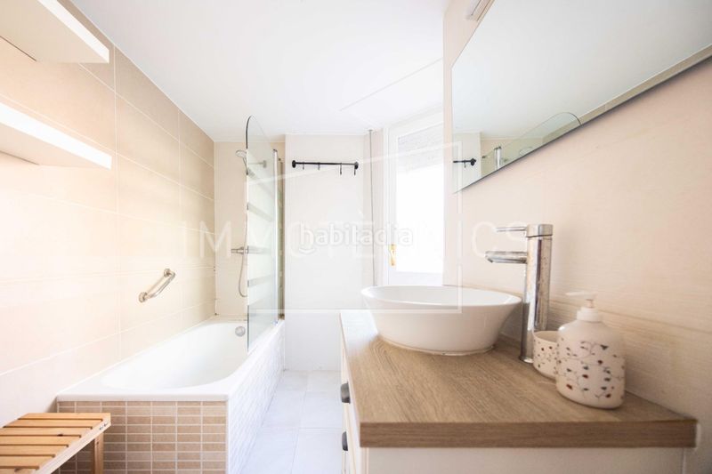 Foto e2bdfe74-cec0-436d-bffa-b52495262387. Pis amb aparcament piscina a Caldes d´Estrac