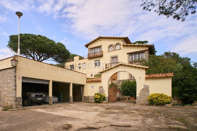 Foto 002303f0-ab2d-43a7-a81a-2ad09feb0fb3. Masia amb aparcament a Cortes-Huertas Madrid