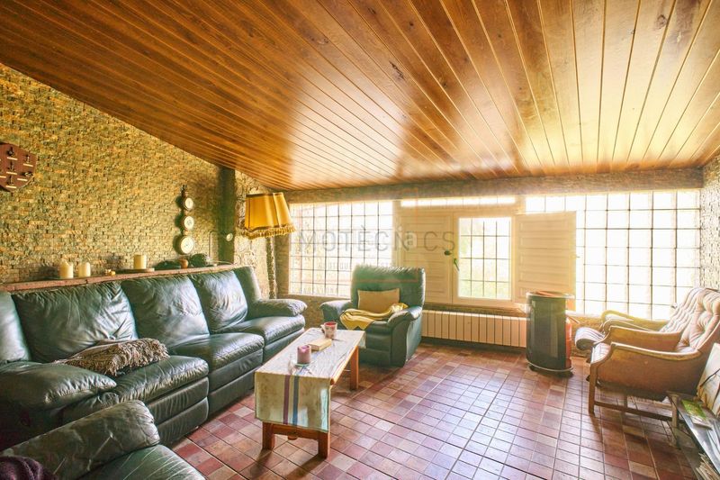 Foto 43d8769a-97c6-4ff3-b998-d8617f2347e1. Masia amb aparcament a Cortes-Huertas Madrid