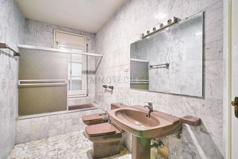 Foto 8a40b7c3-60da-4060-90a9-0c3180598b1b. Masia amb aparcament a Cortes-Huertas Madrid