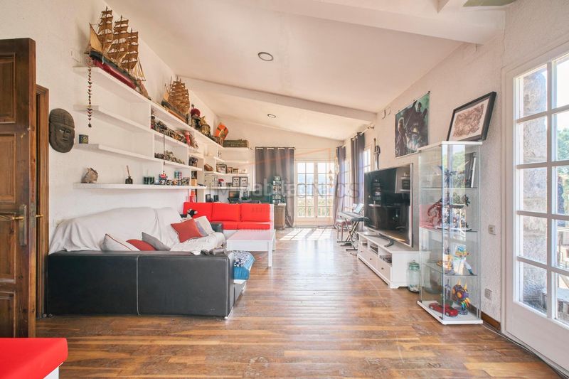 Foto 9b3af7e5-9d65-45ab-8400-59fe290f2015. Masia amb aparcament a Cortes-Huertas Madrid