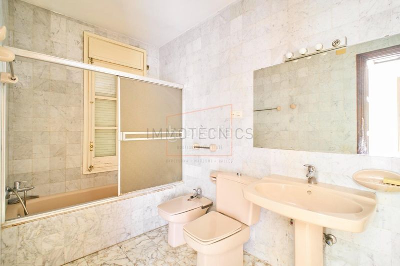 Foto a8778aff-d4f9-4a7e-a269-008281873f50. Masia amb aparcament a Cortes-Huertas Madrid