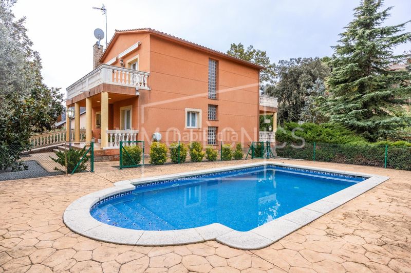 Foto 41a401ba-24c3-4c09-8388-9a86e677ea4c. Casa amb calefacció aparcament piscina a Cànoves i Samalús