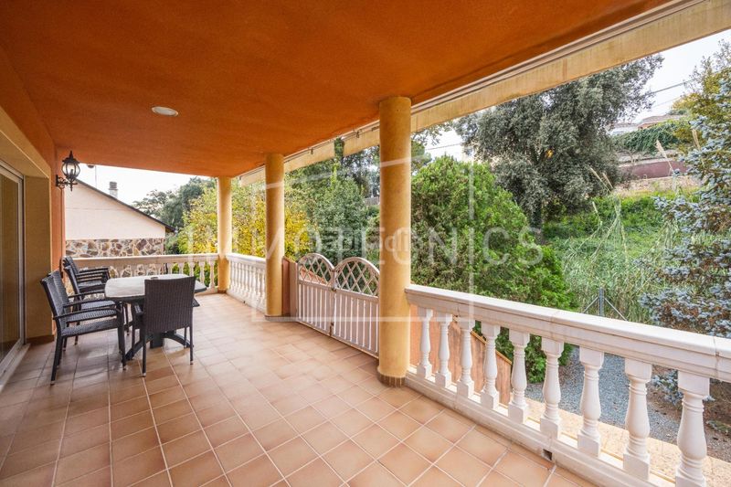 Foto 4f588105-f325-45de-ad44-6ef14880ee91. Casa amb calefacció aparcament piscina a Cànoves i Samalús