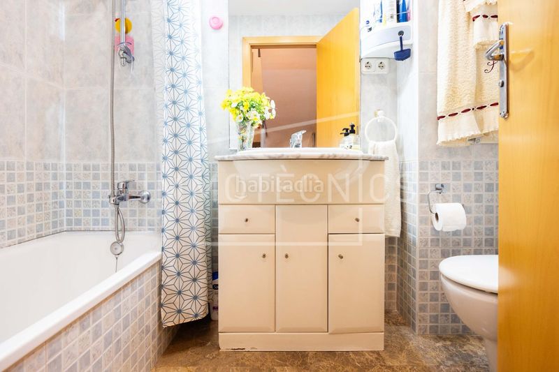 Foto c7bcd843-47ed-494d-a03a-e892a123ea27. Casa adossada amb calefacció aparcament a Canet de Mar