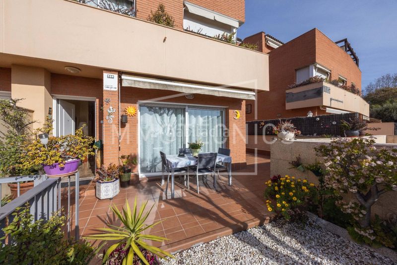 Foto f2deb6a3-2005-44a1-98bd-1e21145f93d9. Casa adossada amb calefacció aparcament a Canet de Mar
