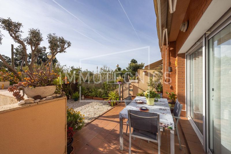 Foto f83ba164-6e57-4d19-b48b-95ba668563e3. Casa adossada amb calefacció aparcament a Canet de Mar