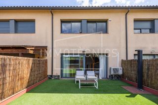 Maison jumelée  Ral. Amplio chalet adosada en gualba de baix con espectaculares vista