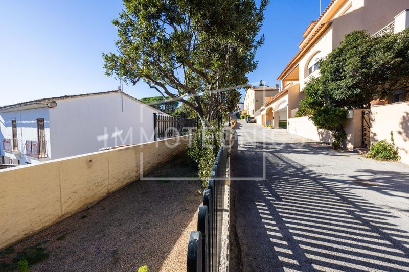 Foto 8ad9dbd9-aa3f-4ff0-9406-0be0dbdeabec. Casa amb aparcament a Sant Vicenç Centre Sant Vicenç de Montalt