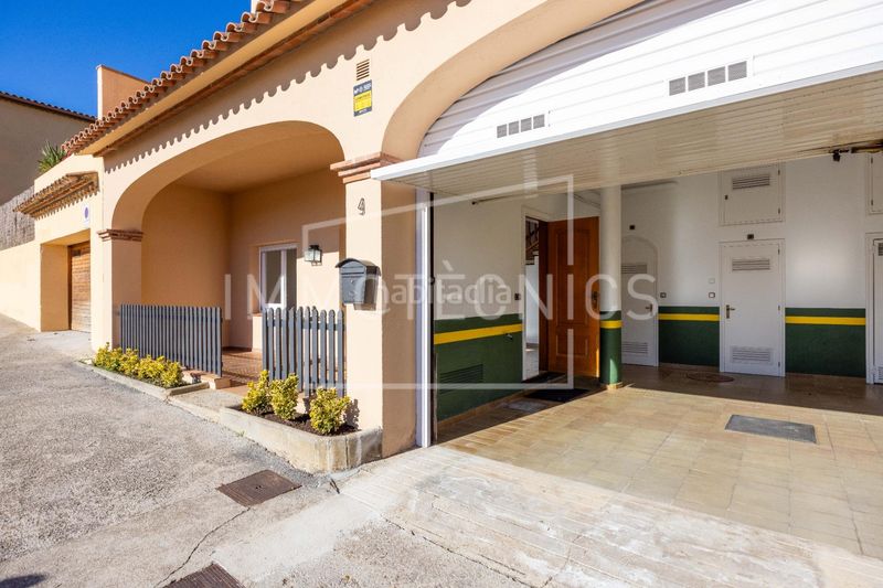 Foto c6c479e7-3c88-4d5f-8b1a-2db57281289a. Casa amb aparcament a Sant Vicenç Centre Sant Vicenç de Montalt