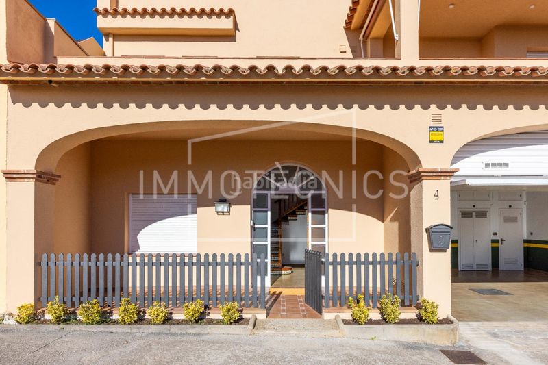 Foto fe9790e8-e6e4-48a6-9fee-99ae98b11044. Casa amb aparcament a Sant Vicenç Centre Sant Vicenç de Montalt
