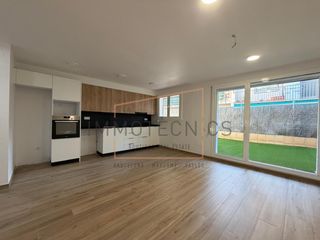 Planta baixa  Calle sant quirze. Piso reformado  ideal para parejas que están cansadas de pagar a