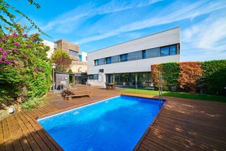 Rent House in Canovelles. Espectacular casa en alquiler urbanización can duran