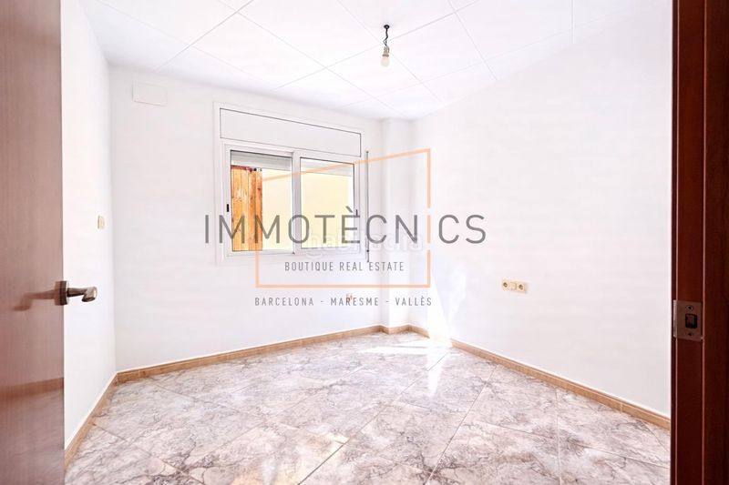 Foto 9167661a-4bcd-4580-a7d0-47eb393452d0. Planta baixa amb calefacció a Canet de Mar