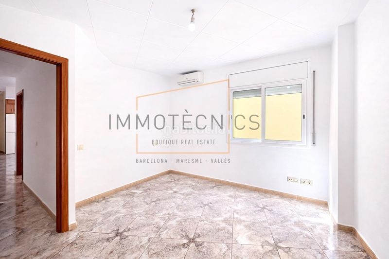 Foto b6dc4fef-d09e-4a76-b470-04ab3a560622. Planta baixa amb calefacció a Canet de Mar