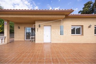 Casa  Avenida de pau casals. Vive donde otros desconectan hogar único en plena naturaleza a 5