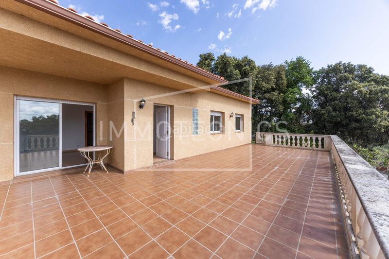 Foto 32c8fe8c-fb1f-48eb-af13-8b4371e8a8ba. Casa amb aparcament a Cànoves i Samalús