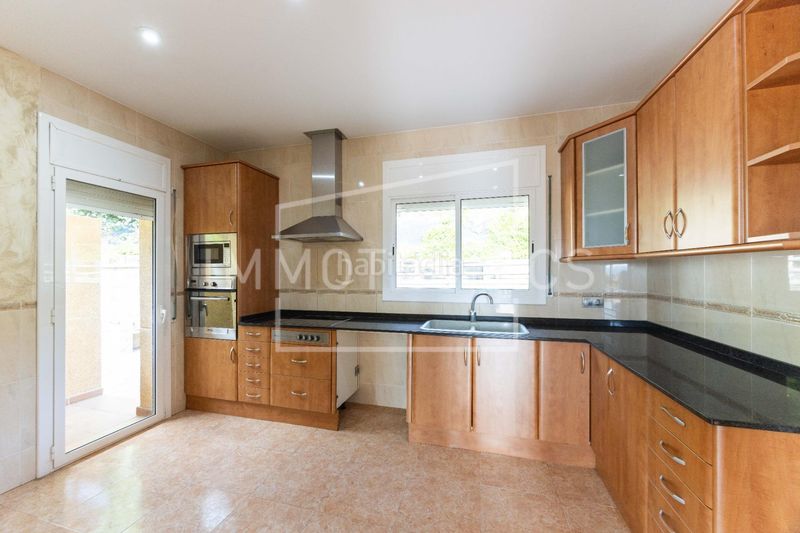 Foto 3799d422-bedb-4e4e-9c70-08cc800dce4c. Casa amb aparcament a Cànoves i Samalús