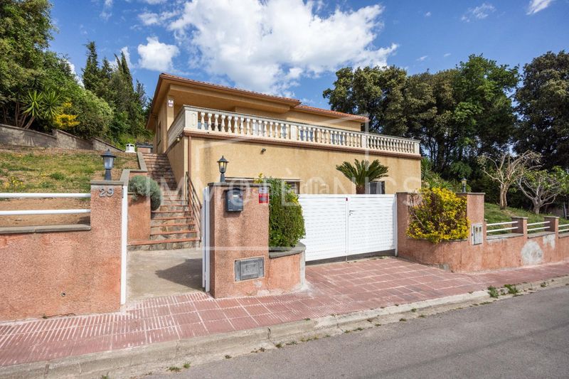 Foto bdab9ef4-4a58-49cb-8040-26e7c51b29a0. Casa amb aparcament a Cànoves i Samalús