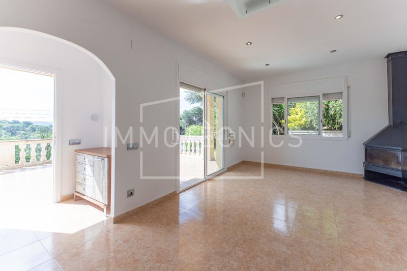 Foto d220ad91-c8ad-4928-b50d-3b252354cbda. Casa amb aparcament a Cànoves i Samalús