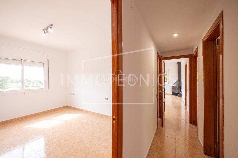 Foto d9e391ef-2a3f-4bd4-b0b5-f7a675f8185d. Casa amb aparcament a Cànoves i Samalús