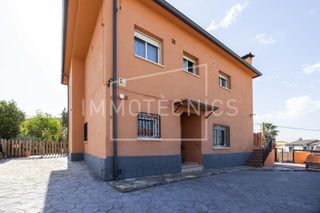 Casa  Avenida pais valencia. Casa con dos viviendas en entorno natural  cànoves