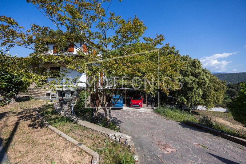 Foto 055ee111-d83e-4d49-89f2-e3817051d7b0. Casa amb calefacció aparcament a Llinars del Vallès